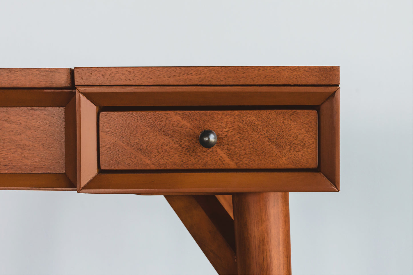 Flynn Bedroom Vanity, Chestnut