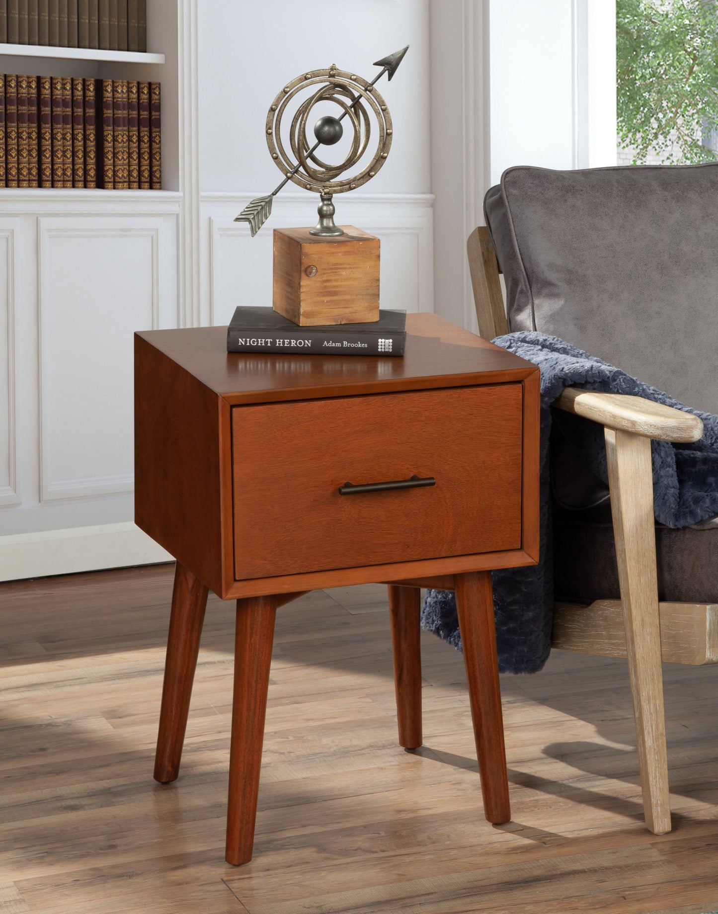Flynn End Table, Chestnut